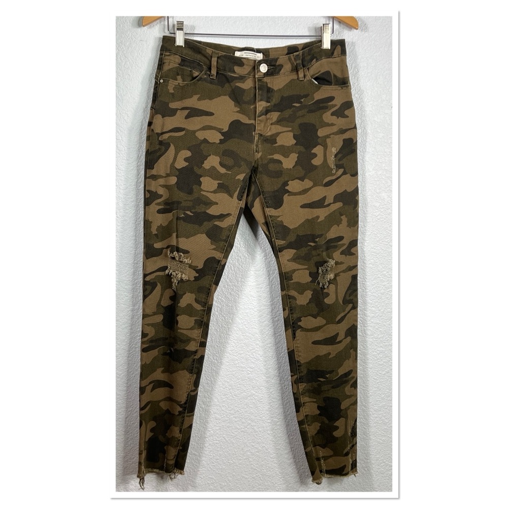 I & M Premium Cotton Blend Mid Rise Washed Camouflage Jeans Sz 7